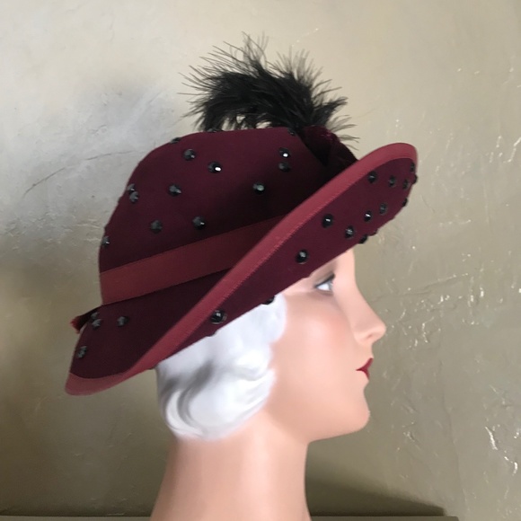 DRAMATIC 1930s\' BURGUNDY FELT WIDE BRIM FEDORA - BLACK BEADS + FEATHER SPRAY main image 13